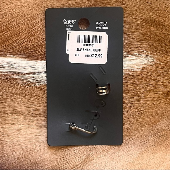 🏷️🆕🎉 silver snake ear cuff - Picture 5 of 5